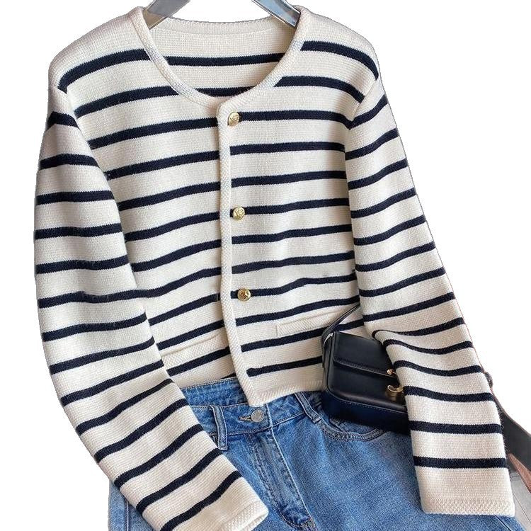 Kvinders fashionable cardigan med tekstureret stribemønster og elegante knapper Stilla
