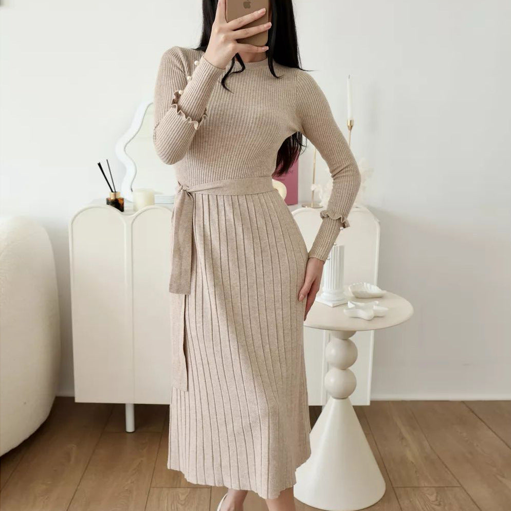Dame finstrik kjole med elegant ribstruktur og fashionable ærmeaccentuer Stilla