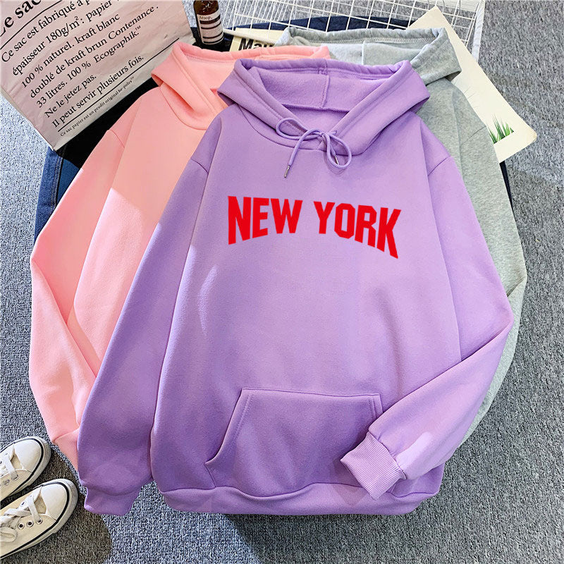 Kvinders hoodie med stilfuldt New York design Skovae
