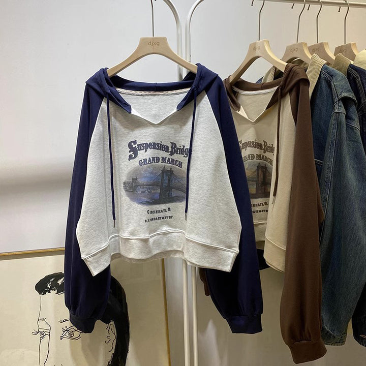 Femme Cropped Grafik Hoodie med kontrastærmer Stilla