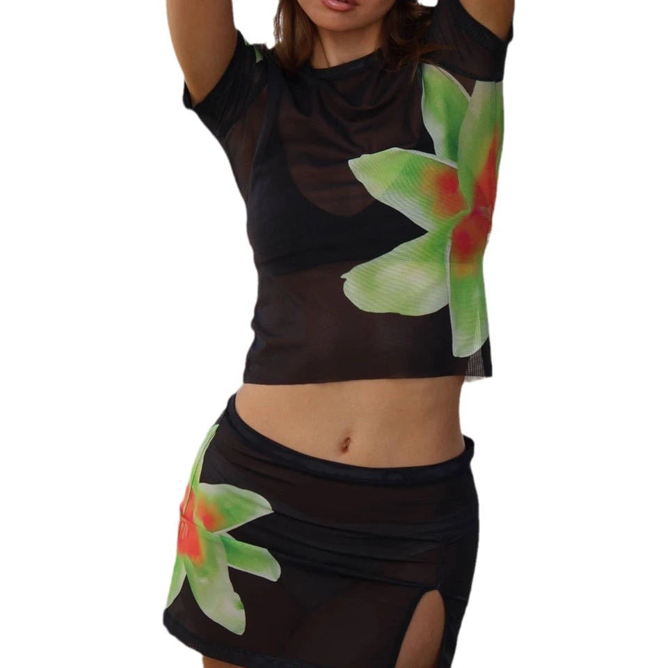 Dame let outfit til stranden med blomsterdesign Skovae