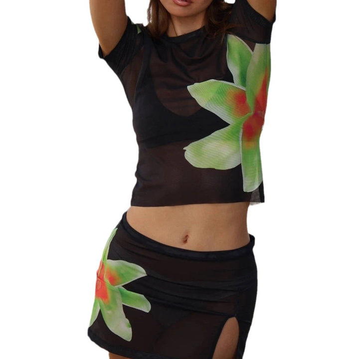 Dame let outfit til stranden med blomsterdesign Skovae