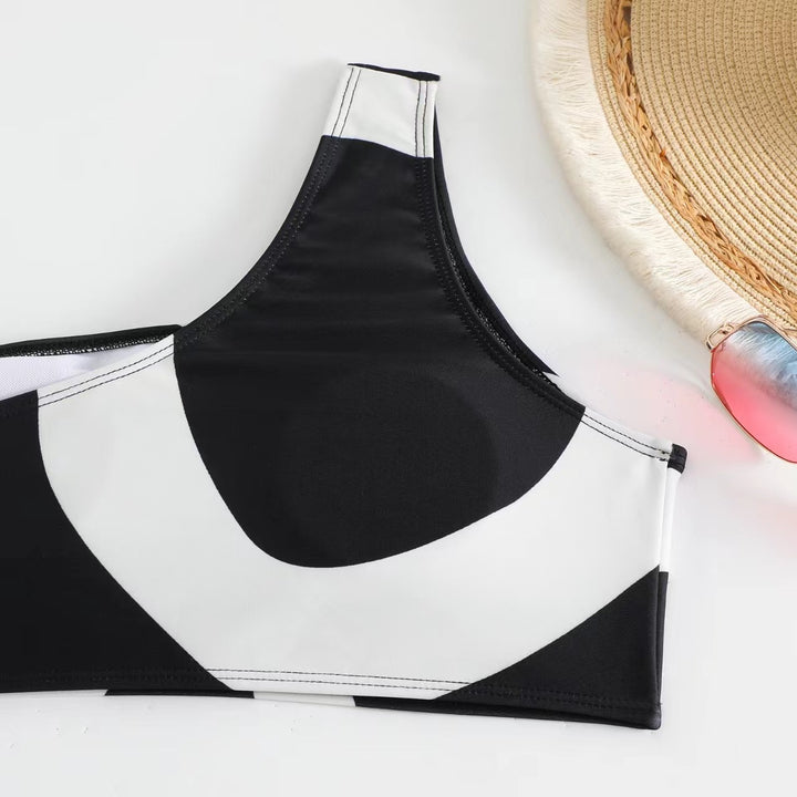 Dame bikini sæt med asymmetrisk top og sarong Stilla