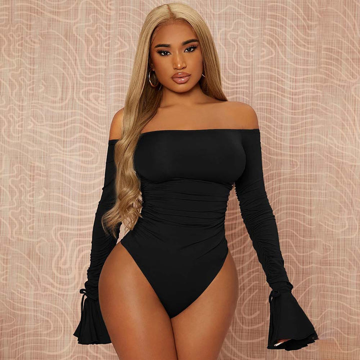 Kvindernes elegante off-shoulder bodysuit med volang detaljer og lange ærmer Stilla