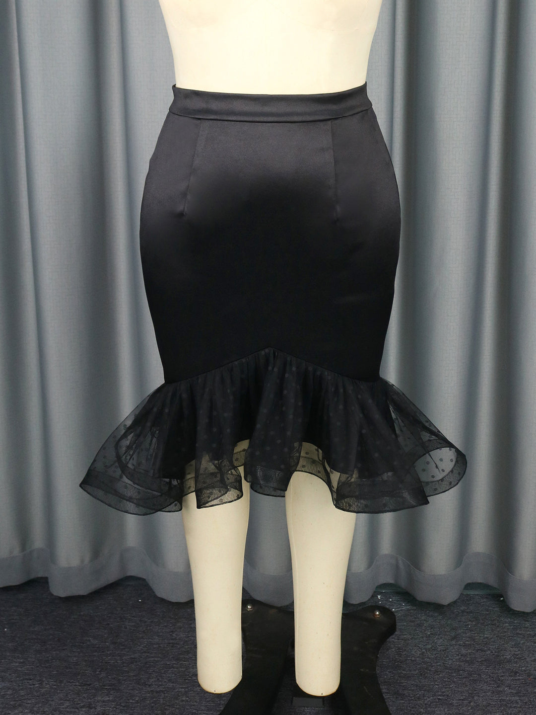 Dame figurformerende blyantnederdel med gennemsigtig voluminøse draperinger