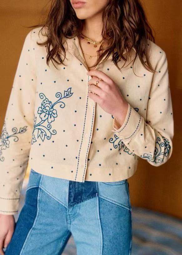 Dame broderet bluse med fine detaljer Stilla