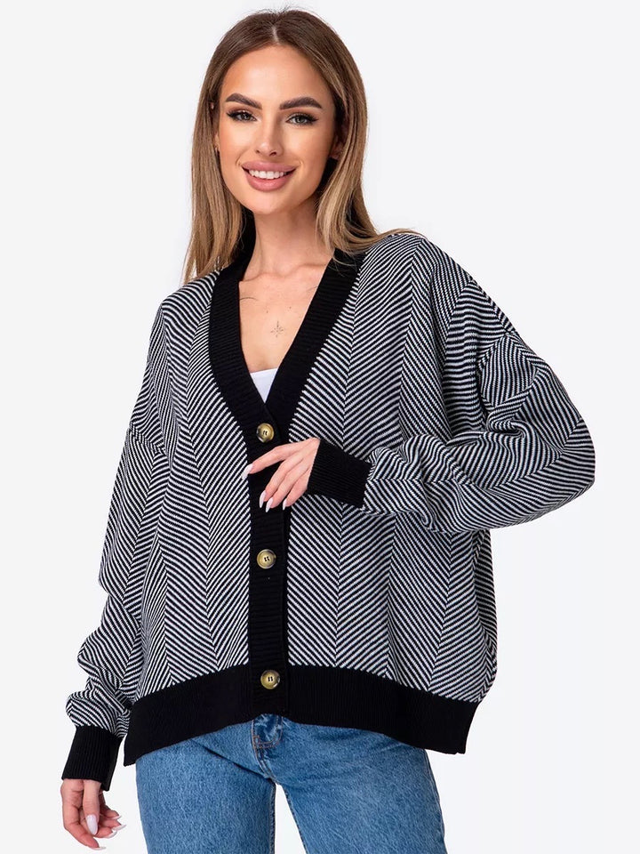 Kvinders hyggelige cardigan med elegante kabelstrik detaljer og knaplukninger Stilla