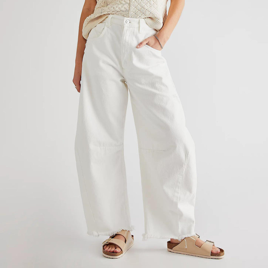 Damevidde jeans med moderigtigt slag og frynset kanter Stilla