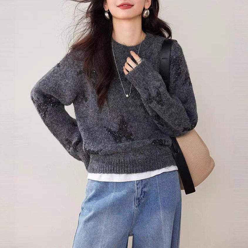 Kvinders stilfulde strikket sweater med funklende sommerfugle-applikationer Stilla