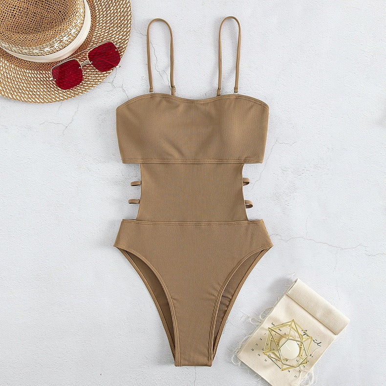 Dame one-piece badedragt med raffinerede cut-outs og elegante stropper Stilla