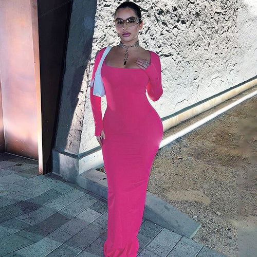 Dame figursyet maxikjole med lange ærmer og dyb rund halsudskæring Stilla