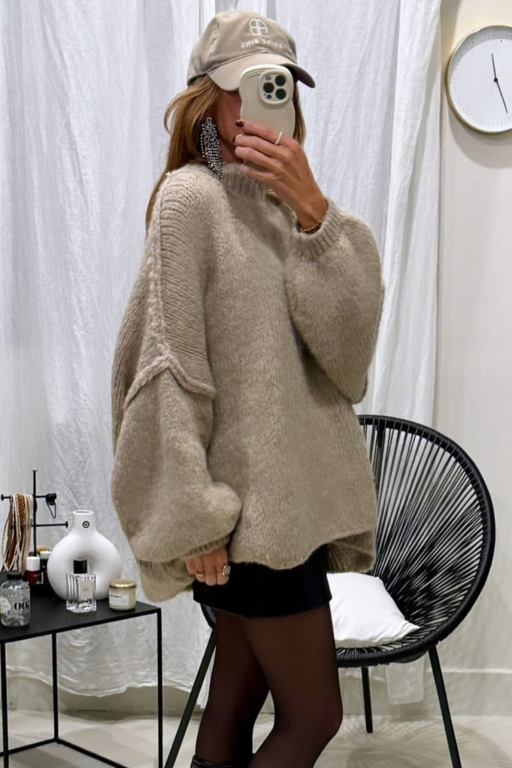 Kvinders oversized strikket sweater med en hyggelig pasform og moderne ærmer Stilla