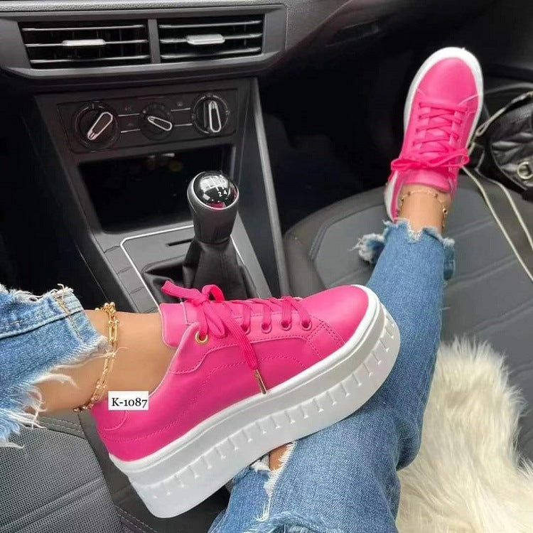 Dame Plateau-Sneakers med moderigtigt glimmerdesign og skridsikker sål Stilla