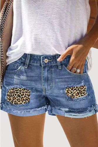 Dame Jeans-shorts med modische Leo-patches og afslappet destroyed-look Stilla