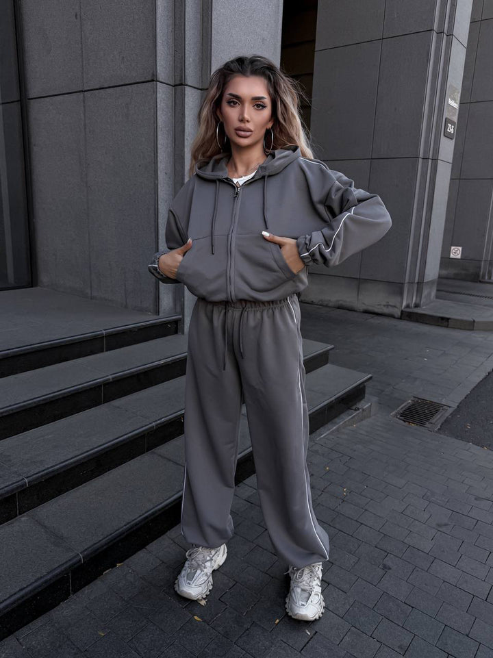 Kvindelig sporty loungewear sæt med hætte og brede bukser Skovae