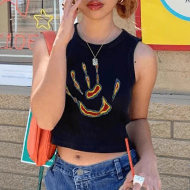 Dame Crop-Top med modigt statement-tryk Skovae
