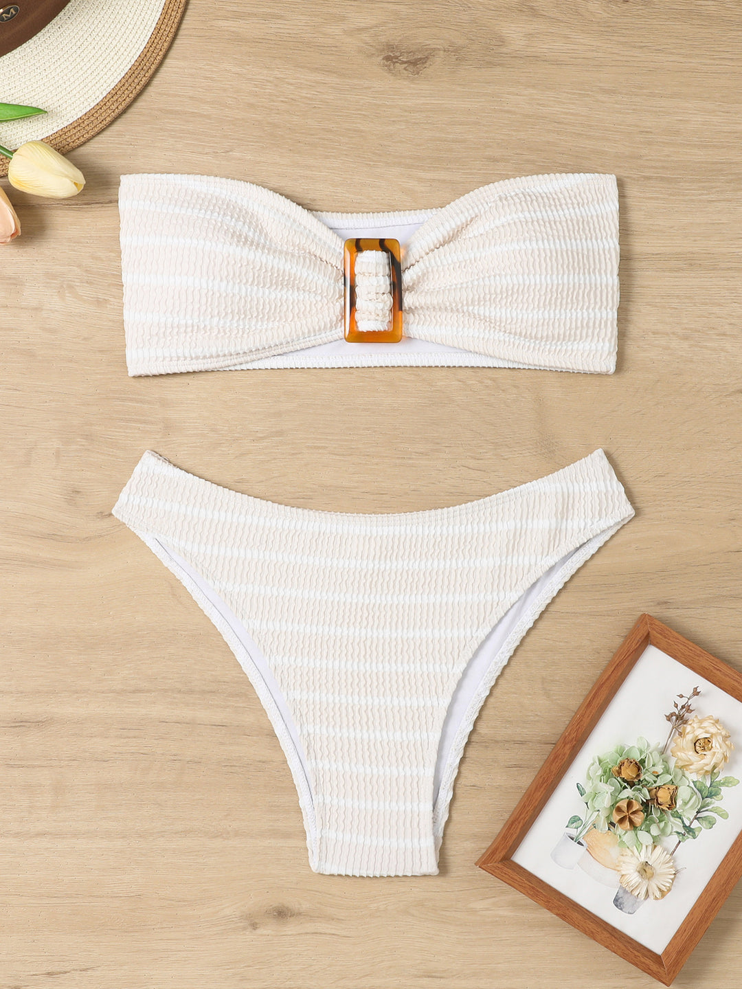 Dame Bandeau-bikini med elegant rynkning og moderne stribemønster Stilla