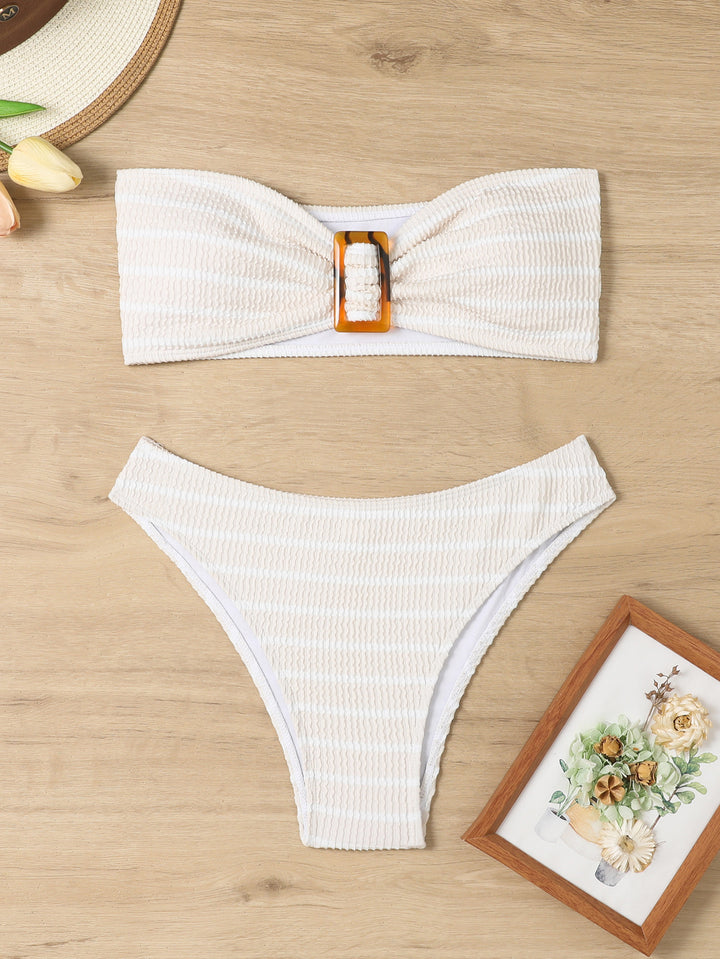 Dame Bandeau-bikini med elegant rynkning og moderne stribemønster Stilla