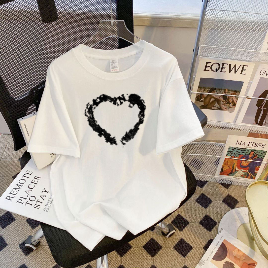 Dame T-shirt med kreativ hjerte-design og afslappet pasform Stilla