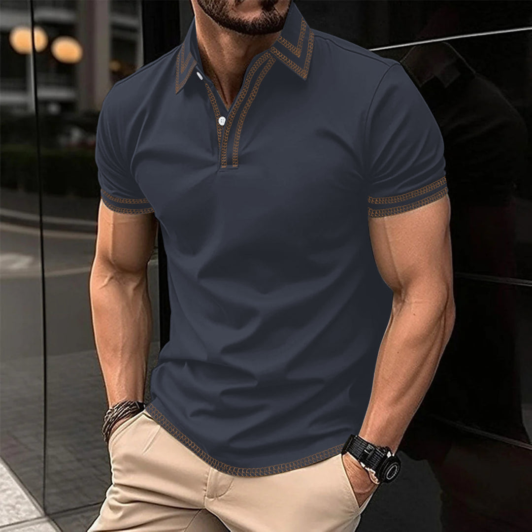 Stilfuld herre-polo med trendy broderidetaljer Stilla