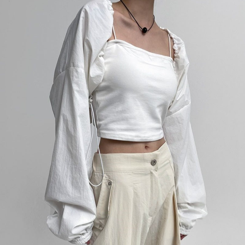 Kvindernes cropped langærmet bluse med flæser Stilla