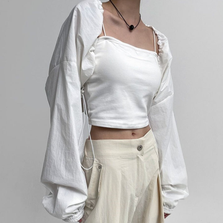 Kvindernes cropped langærmet bluse med flæser Stilla