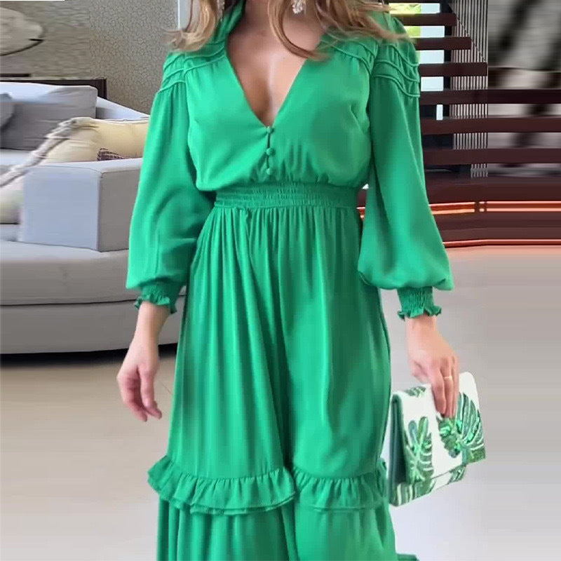 Kvinder maxi kjole i boho stil med voluminøse flæser og dyb V-udskæring