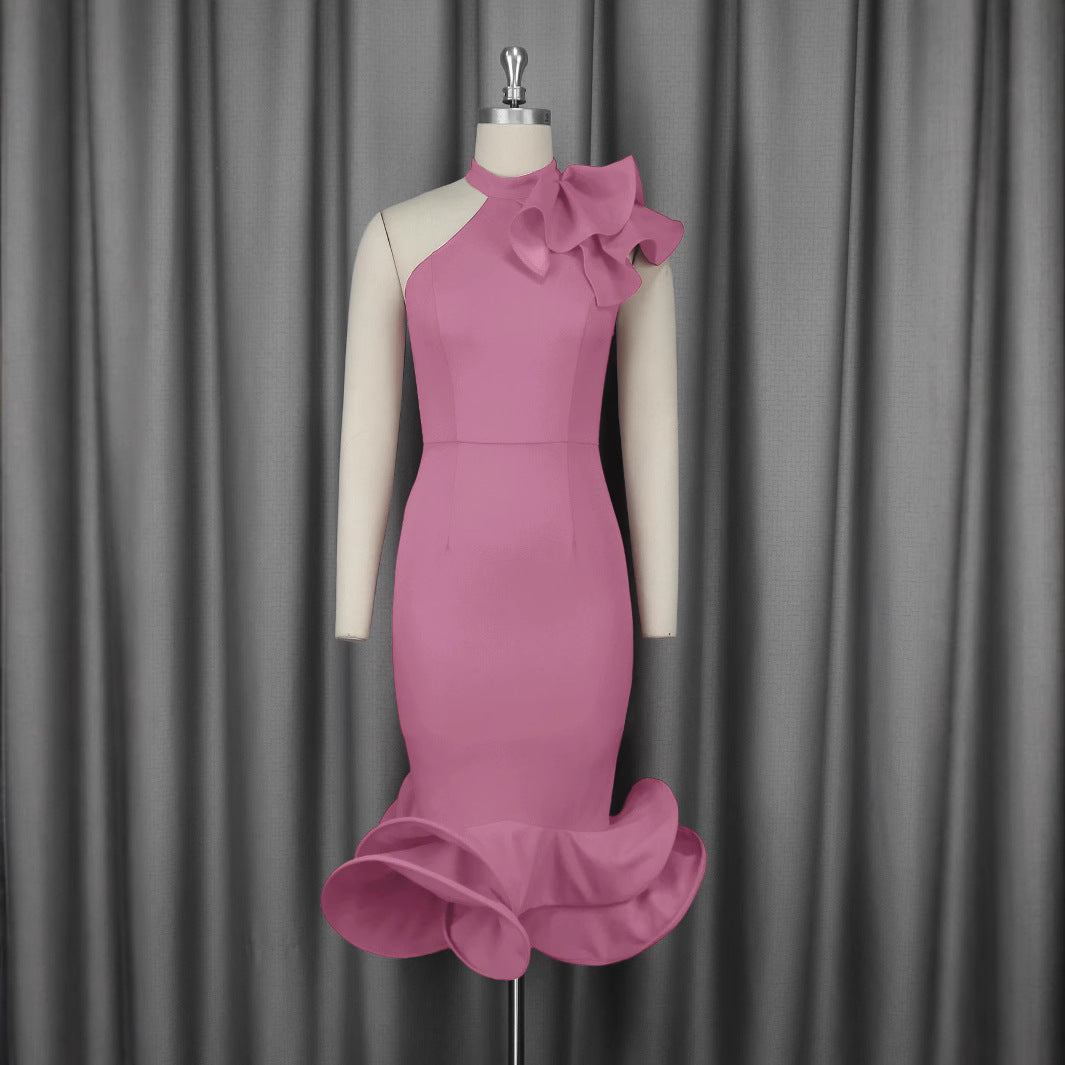 Damer Elegant aftenkjole med asymmetrisk design og voluminøs ruffles accent Skovae