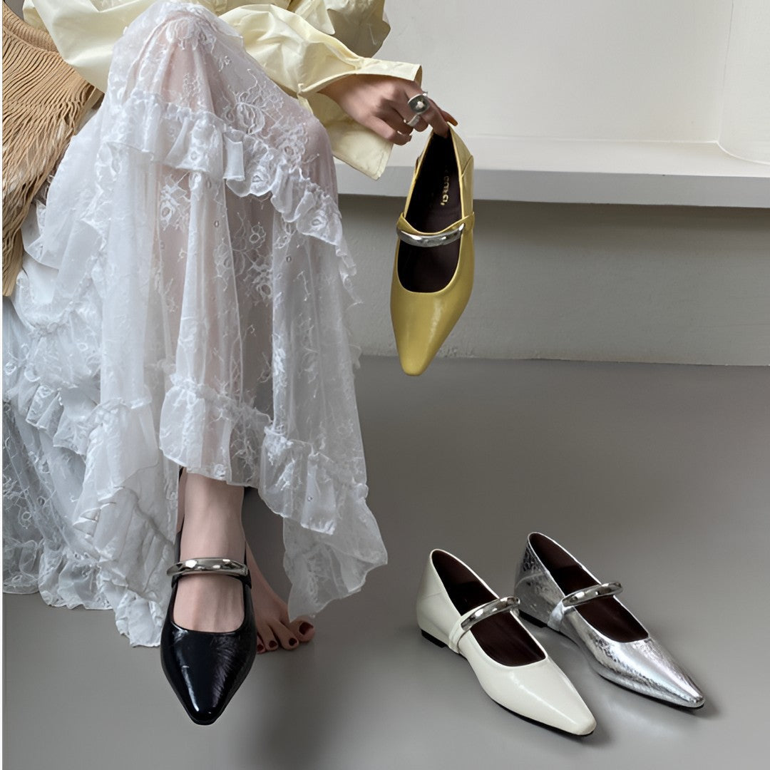 Dame spids-tå Mary Jane ballerinaer med stilfuld metallic rem Stilla