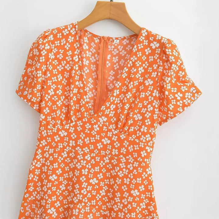 Dame sommerkjole med blomsterprint i elegant snit Stilla