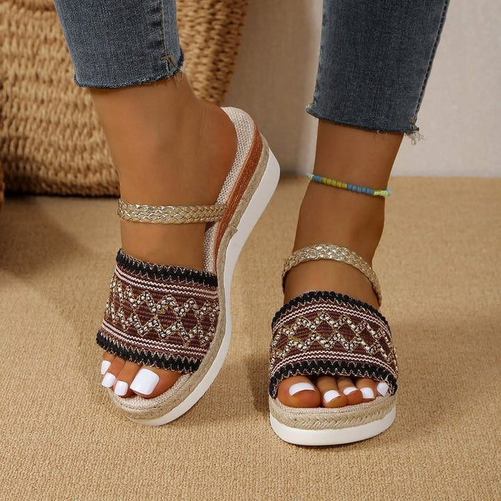 Dame Wedge-Flat-sandaler med fashionable flettet remdesign og elegant sål Stilla