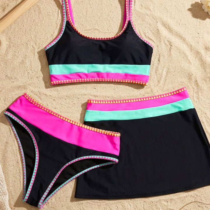 Dame bikini kjole med moderne cut-out og farverige accenter Skovae
