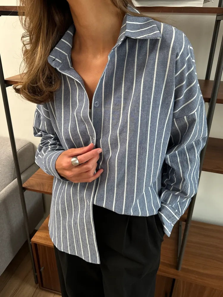 Dame afslappet bluse med fine striber og let materiale Stilla