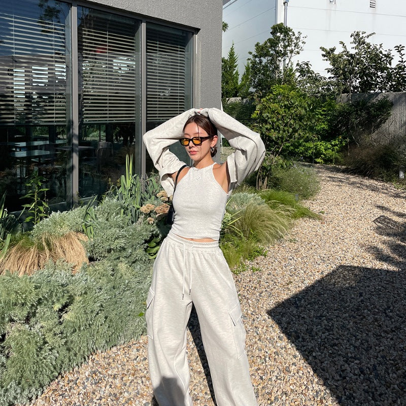 Kvinders sporty loungewear sæt med crop top og brede cargo bukser Stilla