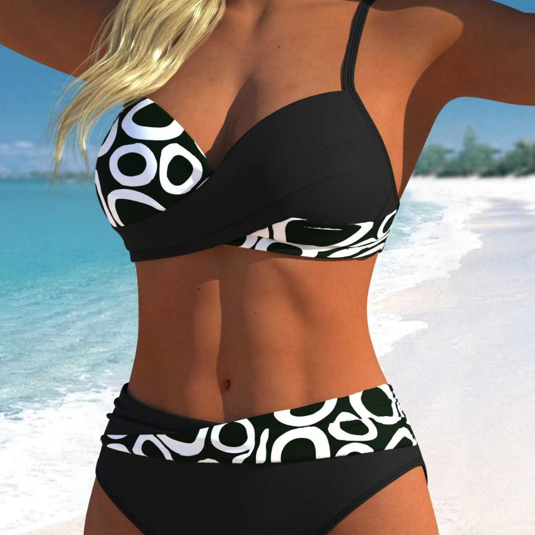 Dame bikini-sæt med forførende indpakningsdesign og smukt mønster Skovae