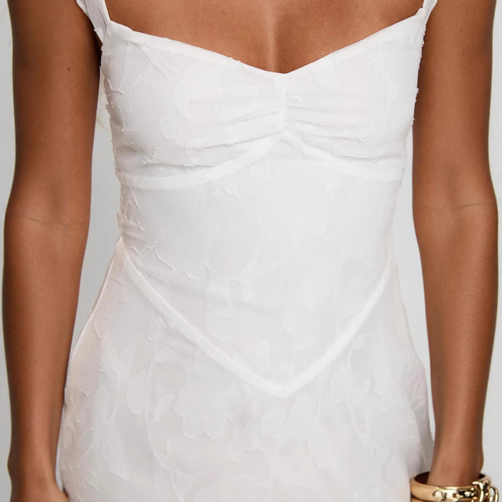 Dame Elegant sommerkjole med fine ruffles detaljer og draperet top Skovae