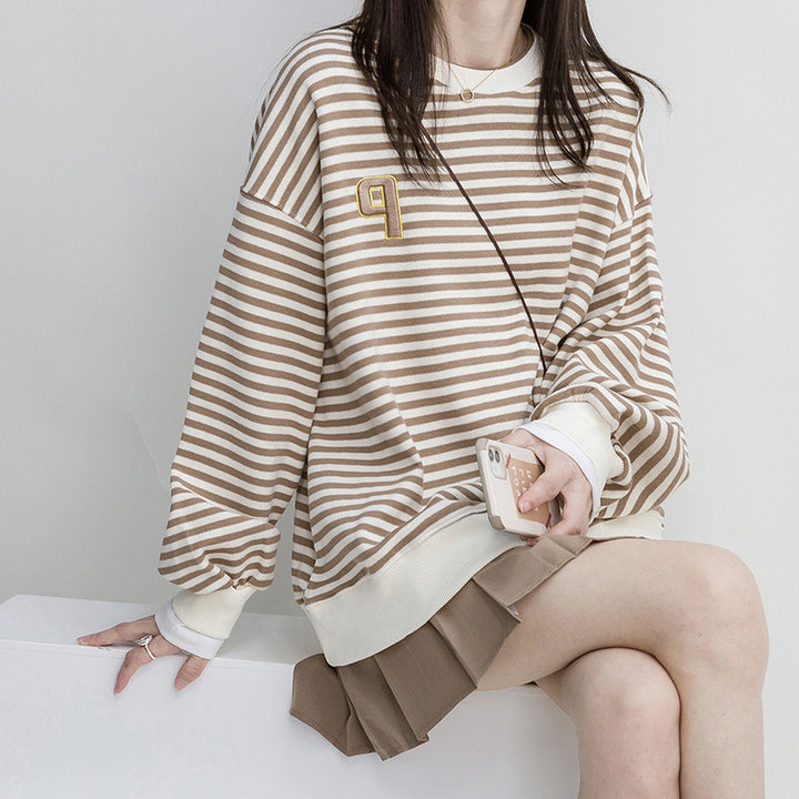 Dame stribet oversized sweatshirt med broderet detalje Stilla