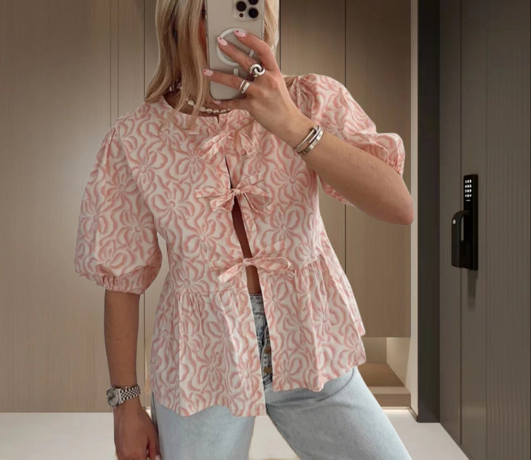 Dame kortærmet bluse i mode leopardprint med binde-detalje Stilla