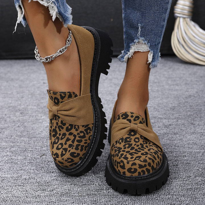 Dame Komfortable og moderigtige slippers med elegant sløjfedekoration Stilla