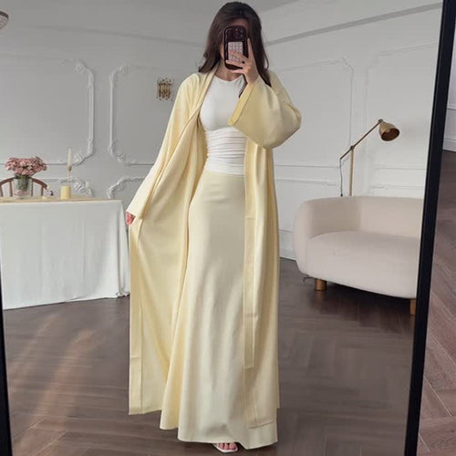 Damer elegant langkjole med flydende snit og figursyet silhuet Stilla