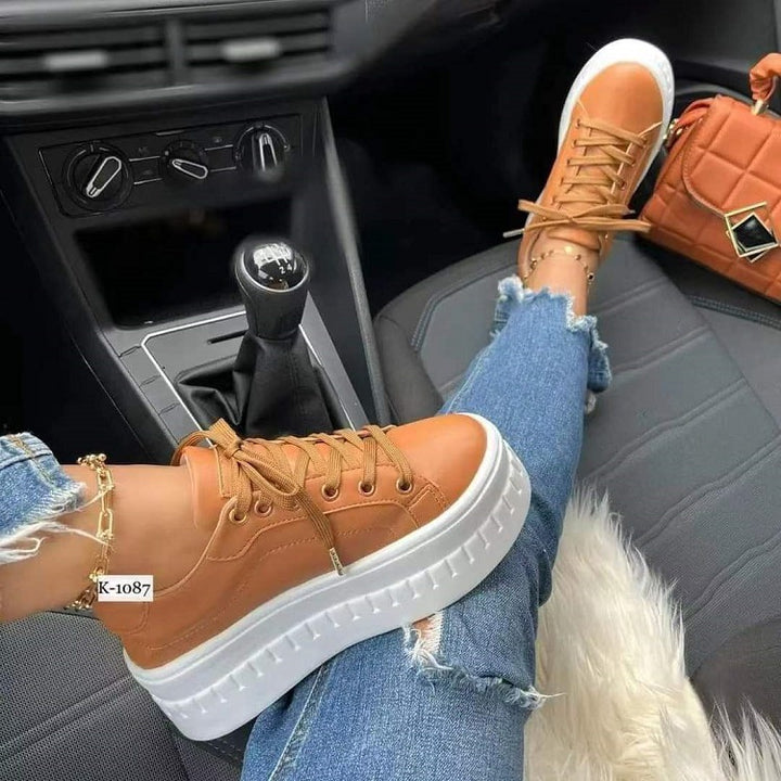 Dame Plateau-Sneakers med moderigtigt glimmerdesign og skridsikker sål Stilla