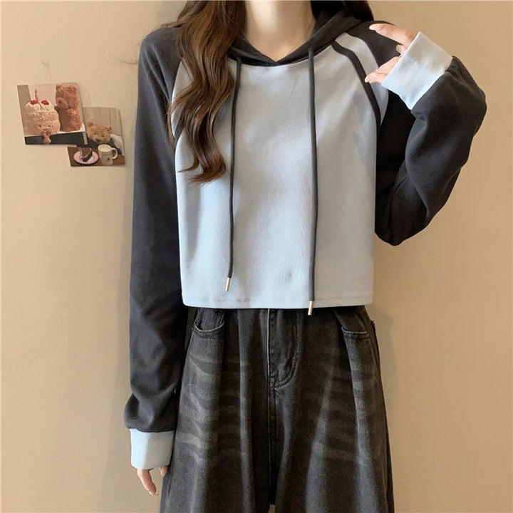 Femme Cropped Pullover Hoodie med kontrastærmer Stilla