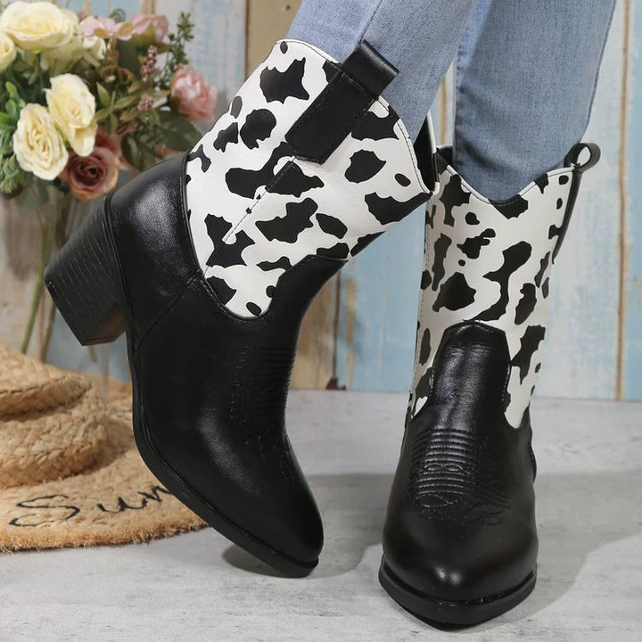 Dame cowboy-støvler med moderne ko-filt design og feminin blokhæl Stilla