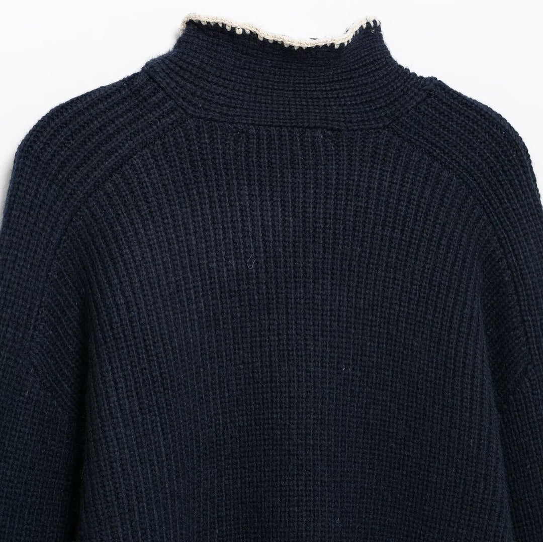 Femme Mock Neck Strikbluse med Sløjfedetail Stilla