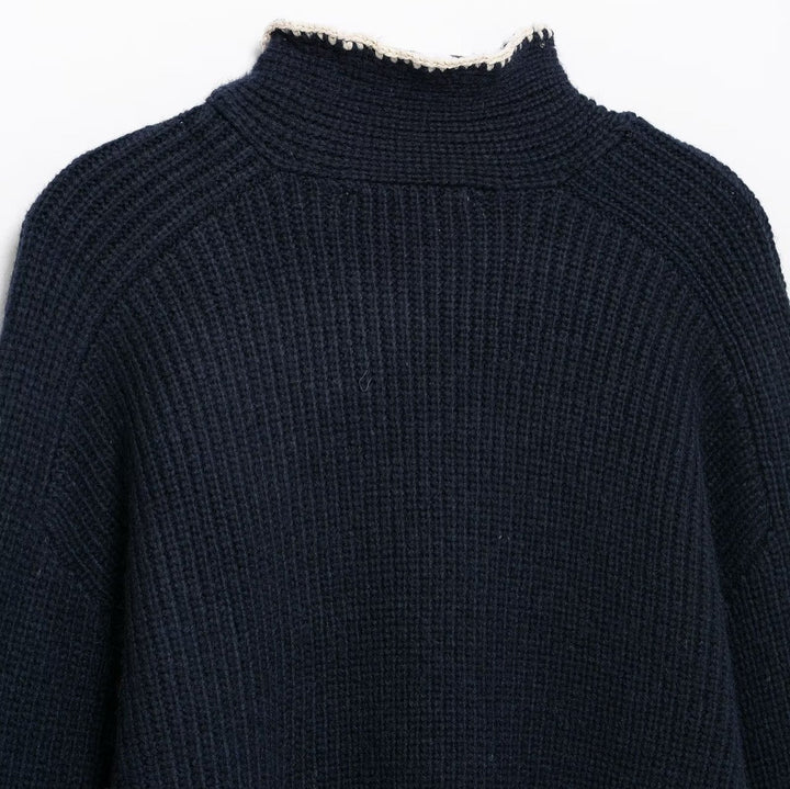 Femme Mock Neck Strikbluse med Sløjfedetail Stilla