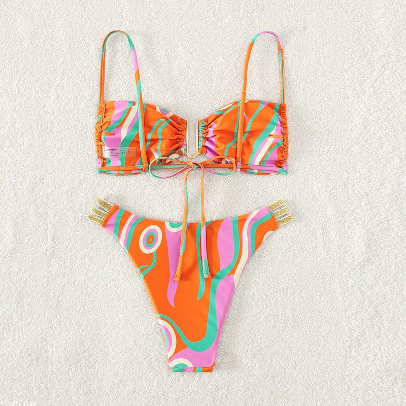 Dame trekant-bikini med raffineret ruffle-detalje og elegante accenter Skovae