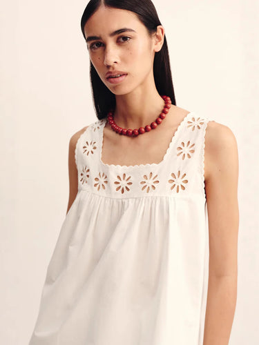 Dame Casual Bluse med florale hulbroderier og tætsiddende snit Stilla