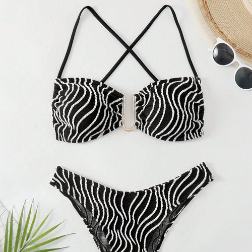 Dame bikini med elegant snit og moderne mønster Skovae