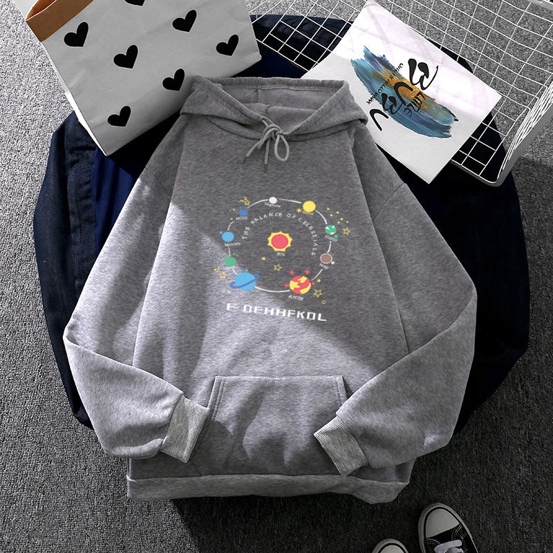 Kvinders hoodie med unikt rummotiv Stilla