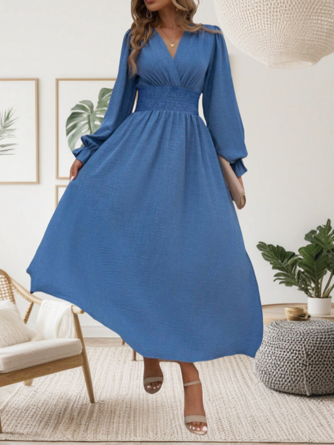 Dame maxikjole med dyb V-udskæring og elegant drapering Stilla